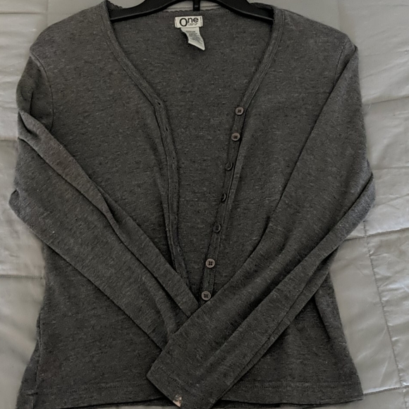 3/$20 🌸 Gray Cardigan - Picture 2 of 5